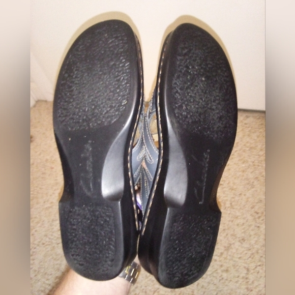 Clarks sandals women's size 7M navy blue straps EUC - Picture 7 of 7